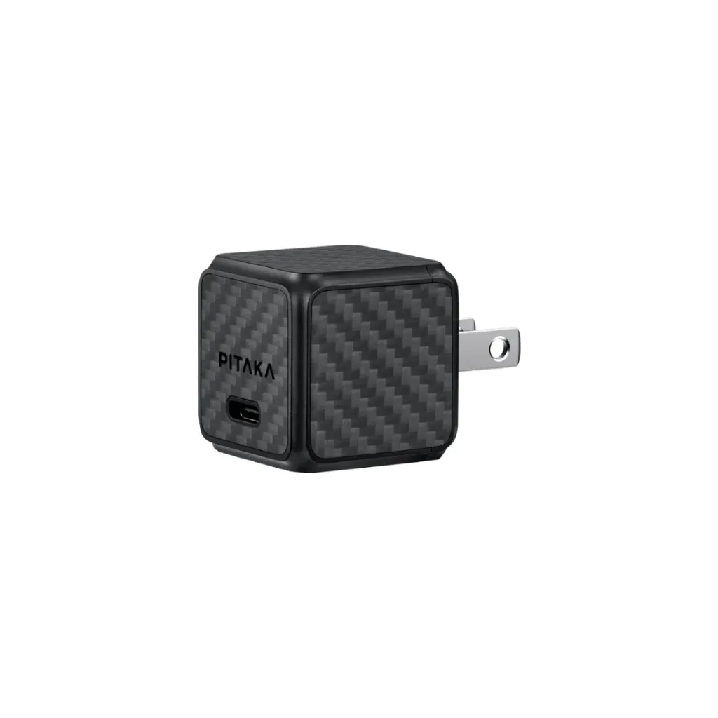 Pitaka USB-C 30W GaN Charger With Flex USB-C to USB-C Cable - Black-2.webp